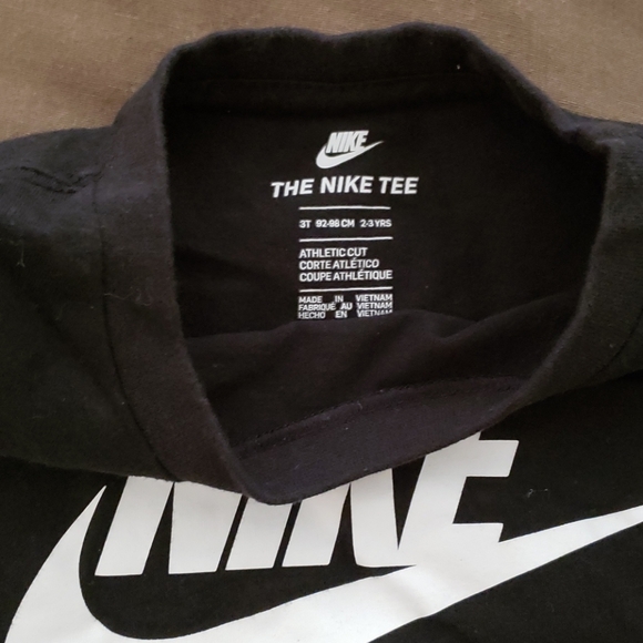 Nike kids shirt 3t - Picture 2 of 2
